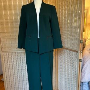 Kasper size 6 green pants suit